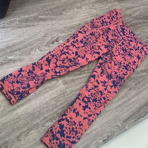 Lululemon size 6 Capris 23”